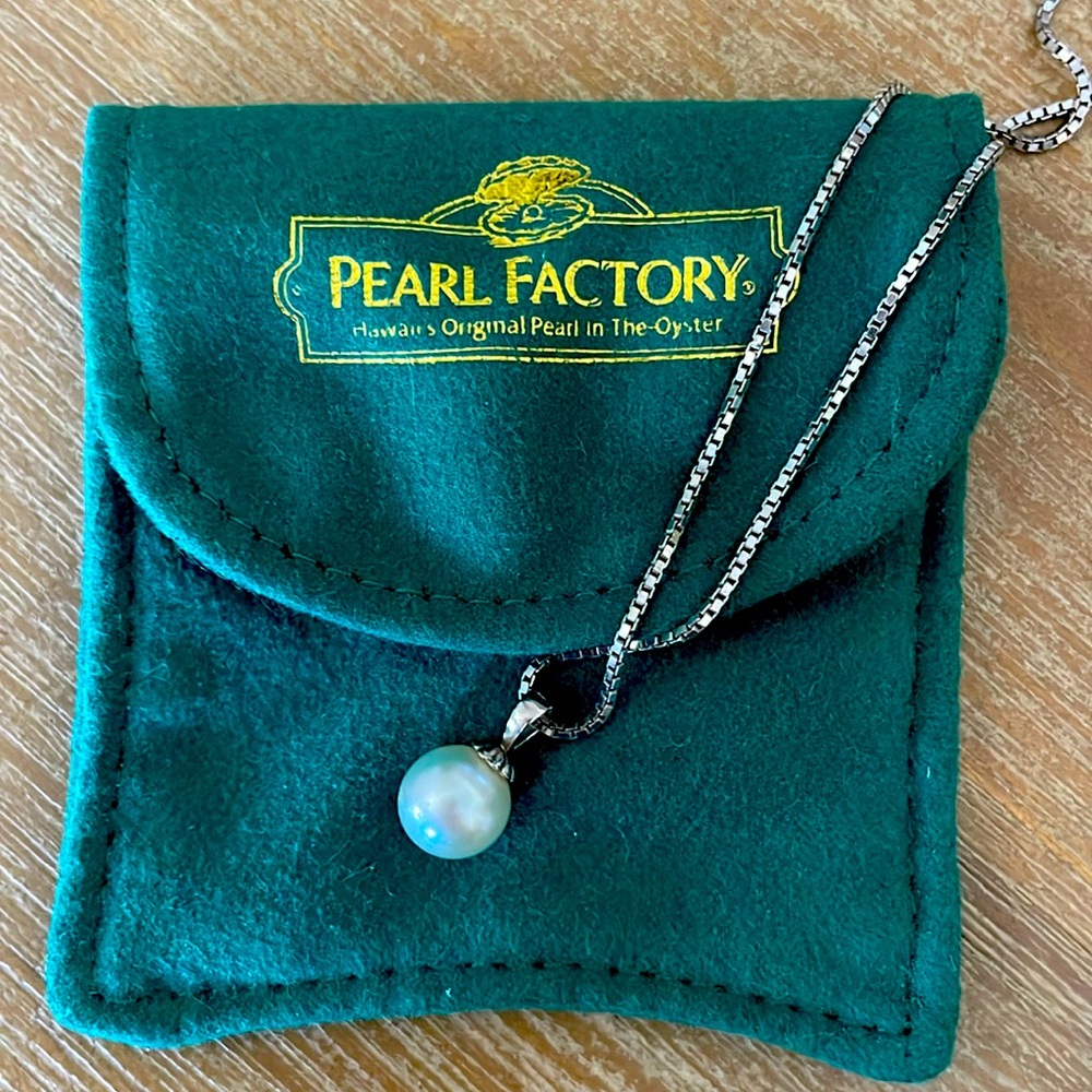 Pearl Factory necklace
